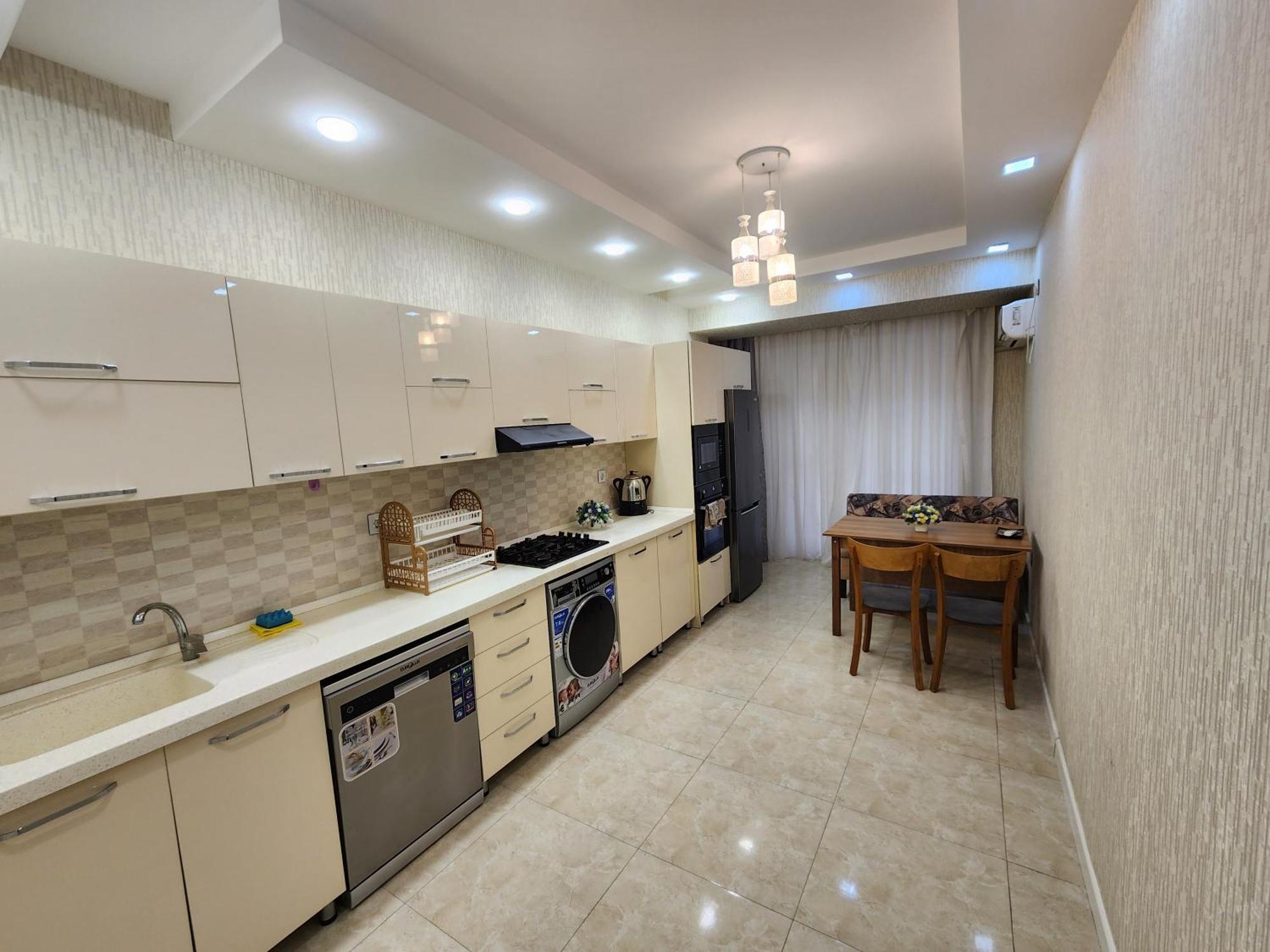 Park Azure Lux Apartment Bakoe Buitenkant foto